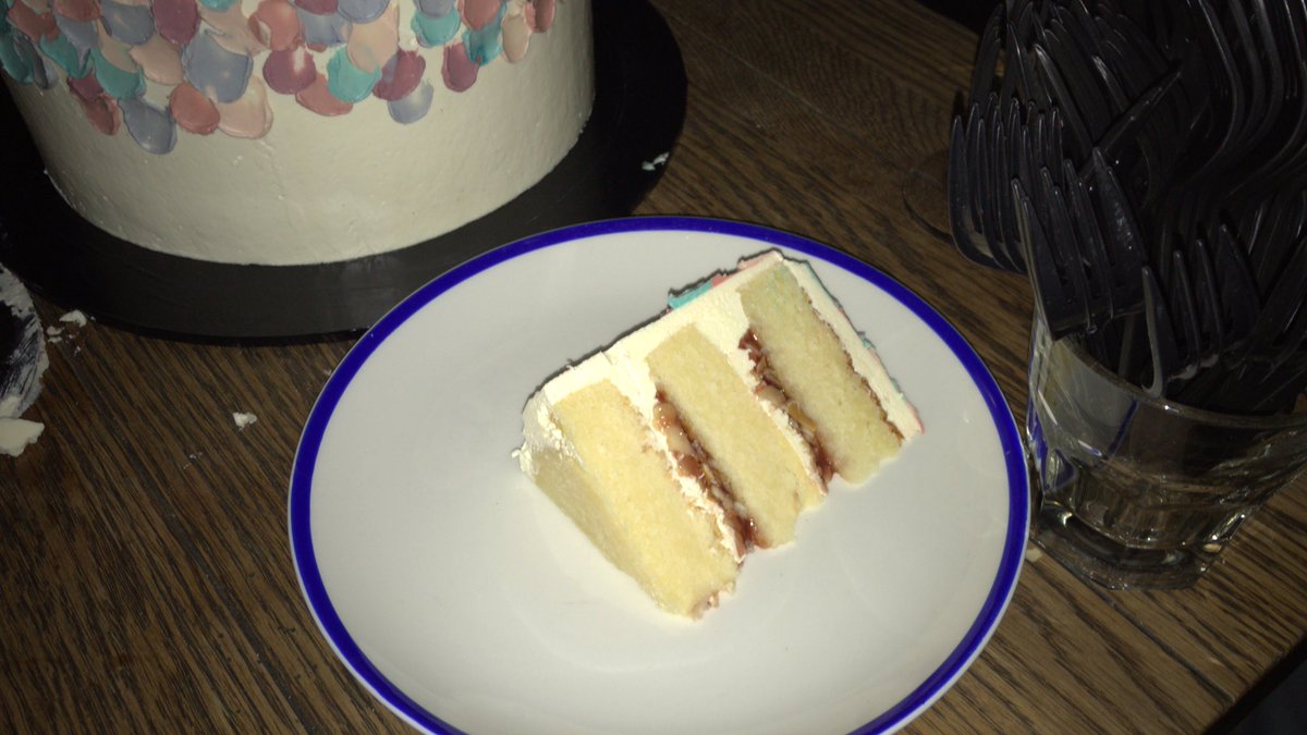 Tomaskenis's tweet photo. Dammm delicious #cakesbymeghan https://t.co/MZMisKPKUw