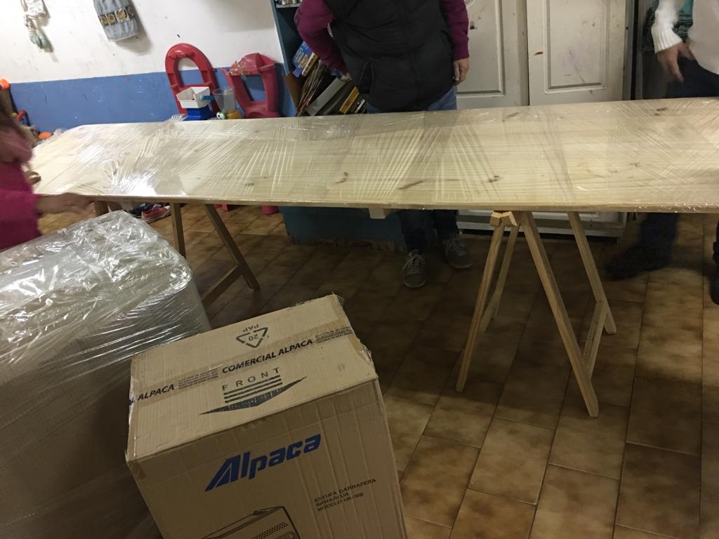 Ayer se realizó la entrega al Merendero Sonrisas del Mañana de todo lo comprado con la venta de la hectárea de maíz recolectada en <a href="/LaCHOCLEADA/">LA CHOCLEADA</a>. Nos acompañaron integrantes del <a href="/AJuvenilSRL/">Ateneo Lobos</a> y los sponsors.