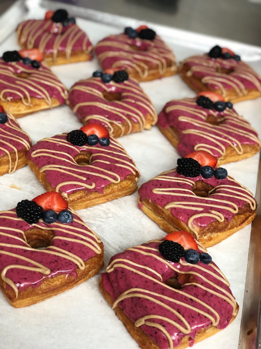 diablodoughnuts's tweet photo. 🚨NEW FLAVOR 🚨 “The Crowbar” is a croissant and doughnut hybrid covered with mixed berry glaze and a balsamic drizzle with Nutella sandwiched in the middle!! Enjoy 😉 #diablodoughnuts #thecrowbar #mixedberry #nutella #balsamic #goodmorning #localasfuck #cyasoon https://t.co/w7JPStP34p