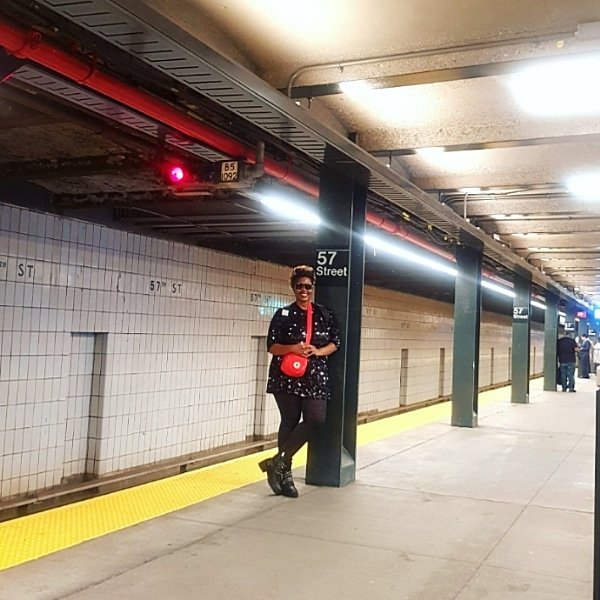 DjPruluv's tweet photo. Waiting for the train like... #SubwayThings https://t.co/Y5tlkcUMJA