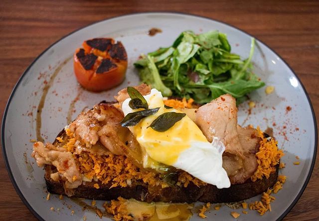 yamulk's tweet photo. Saturday done right - a sourdough toast topped off with tempered pol sambol, bacon, poached egg and a drizzle of herbed hollandaise sauce from @plusninefoursl ♥️. #cheerstoweekend #saturday #weekend #saturdaydoneright #brunch #plusninefoursl #cmb #lka #c… https://t.co/Vy7wnE1K5p https://t.co/eaWxOQTRHB