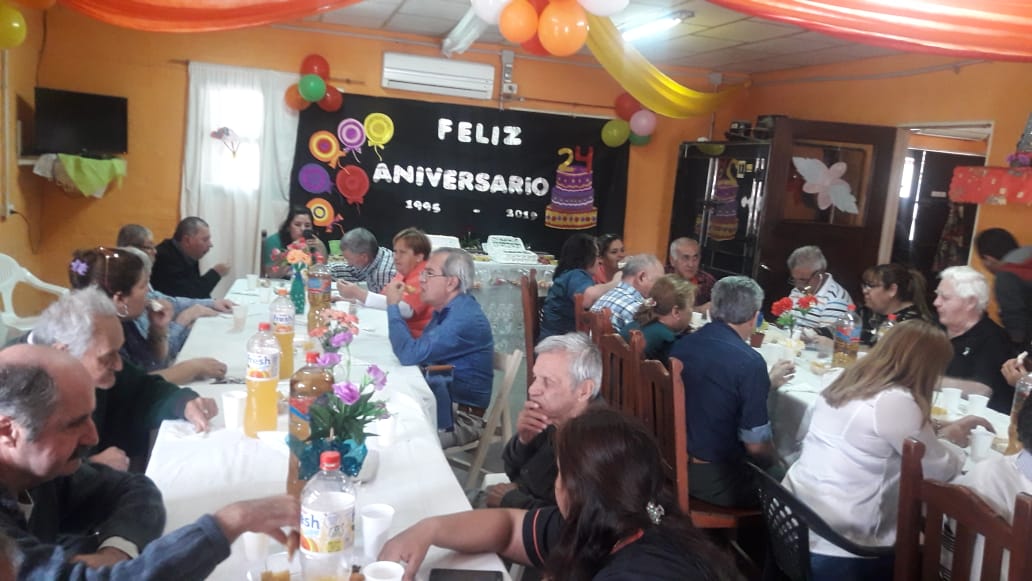 DesarrolloChaco's tweet photo. ADULTOS BIEN ACTIVOS
La Residencia de Adultos Mayores Nuestra Señora de la Esperanza cumplió 24 años y lo festejó a lo grande. Una  jornada de esparcimiento y recreación para promover una vejez activa, como eje de la gestión de  @domingopeppo https://t.co/cx96piArQQ
