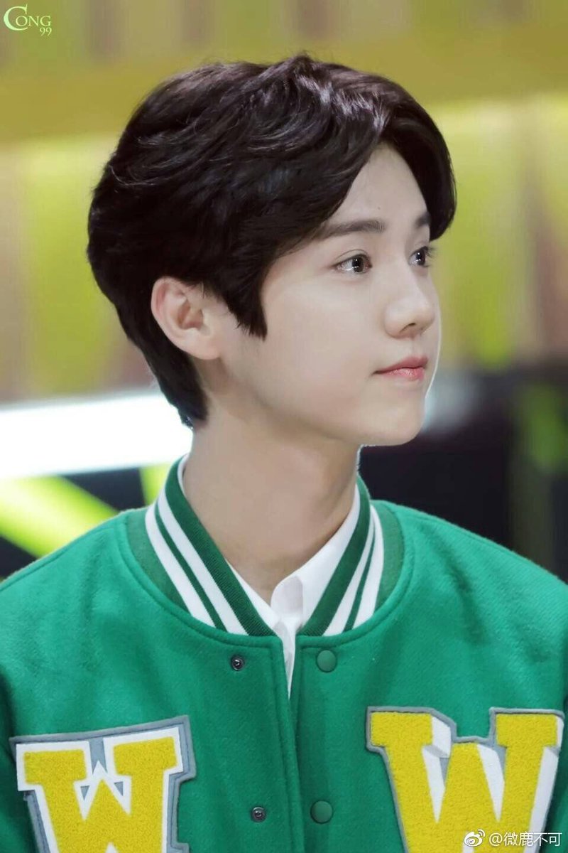 sweetieyouluhan's tweet photo. น้องลู่หานบอกจริง ๆ แล้วน้องมีช่วงที่น้ำหนักขึ้นนะแต่เวลาอ้วนน้องจะไม่อ้วนที่หุ่นแต่อ้วนที่หน้า(เจ้าตัวอ้างเพราะหนุอายุ30แน้ว) กะเลยไปหารูปมาพบว่าน้องเค้าชอบกล้ม ๆ ก้อน ๆ ที่แจ้มที่หน้าจีง แจ้มน่ากัดน่าฟัดน่าน้วยมาก ๆ อยากดุ้บ ๆ น้องงงง (づ￣ ³￣)づ https://t.co/XwIDrarOkk