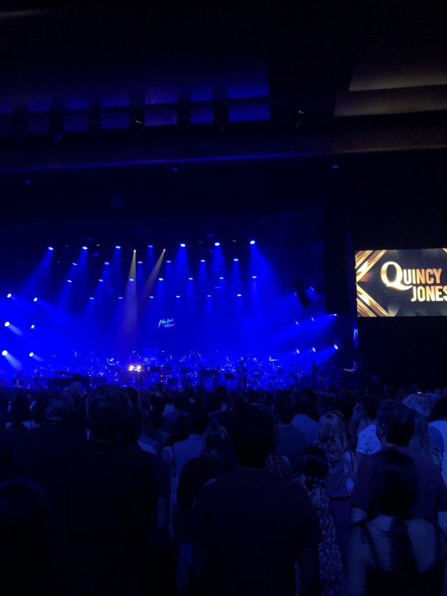 PaulEdmonds217's tweet photo. Great final night of @MontreuxJazz with the #amazing and #legendary @QuincyDJones #peloves https://t.co/EuRZsBkRVS