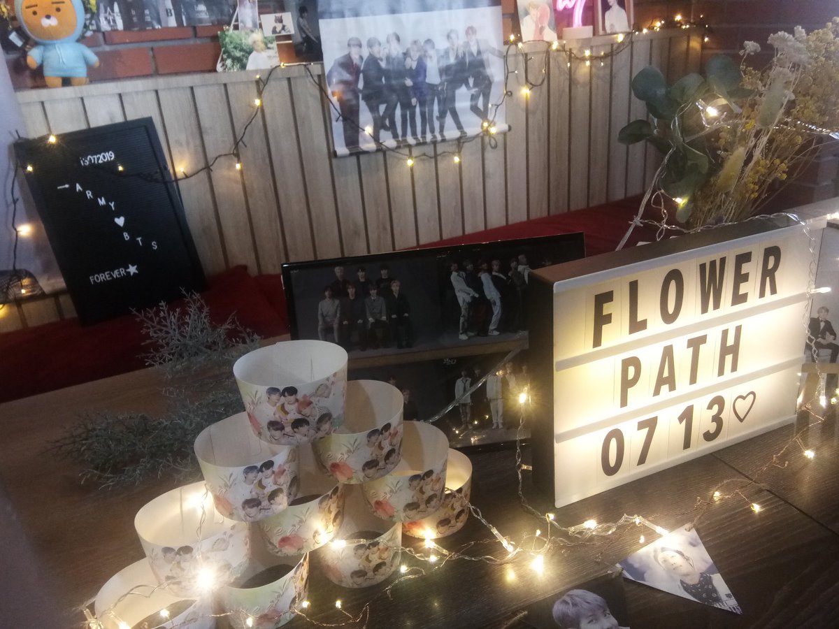fieya_v's tweet photo. Worth it to que, nice decorations, lots of freebies, affordable price for merchandises, great friends (especially those three girls yg accidentally met and jadi geng within few minutes knew each other๐) so conc i have a great day, thank you everyone ๐๐
#FlowerPathInKL https://t.co/lM170MhTzz