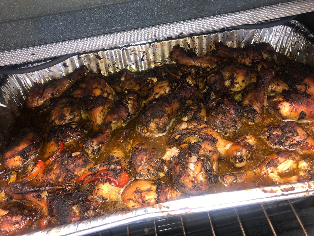 _AbLashae's tweet photo. jerk chicken $10😋 https://t.co/YYqnBgyeAn