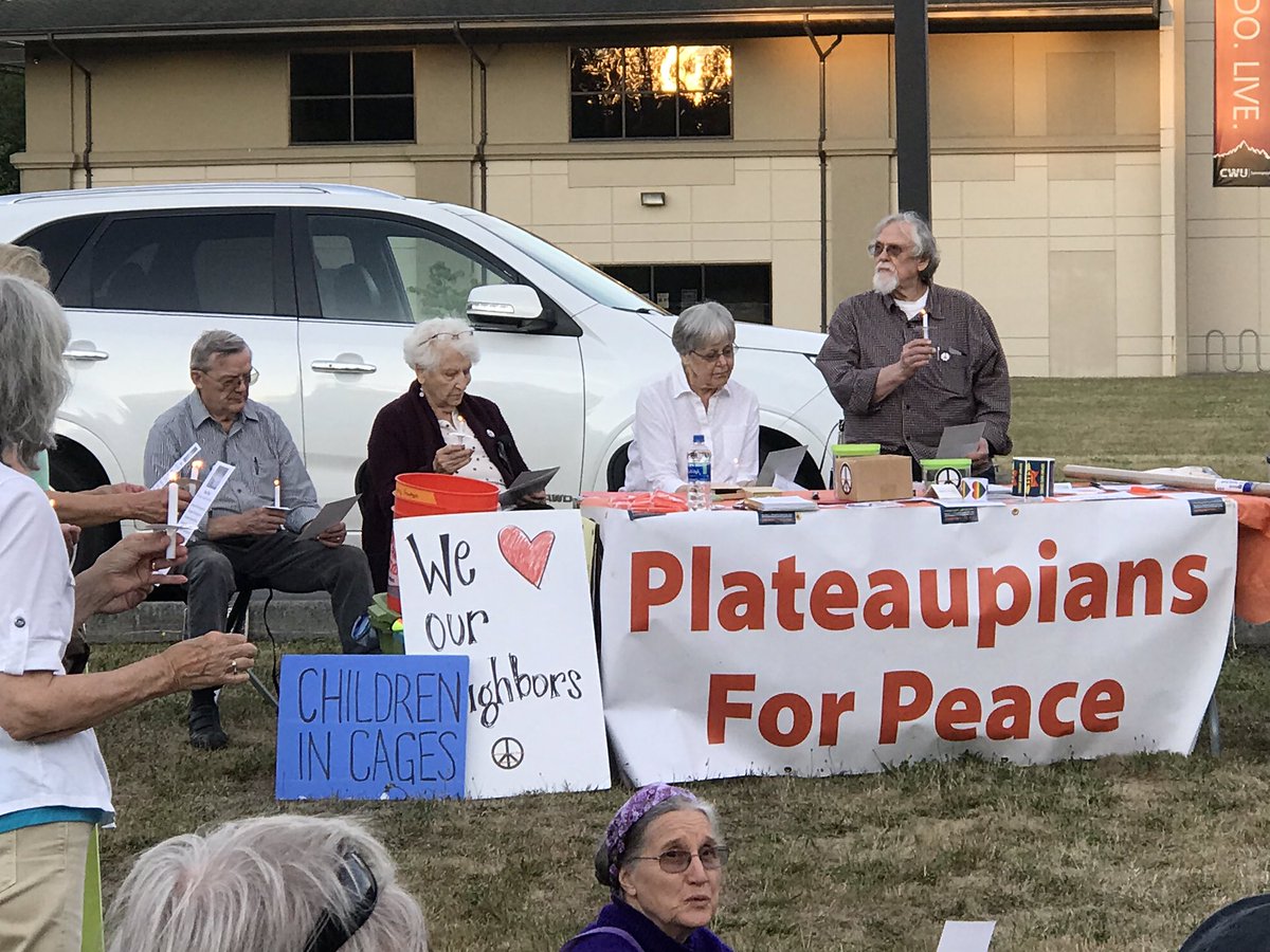 PoliticalAllie's tweet photo. #sammaish @CityofSammamish @plateaupians #Lights4Liberty https://t.co/UFgEb1By3E