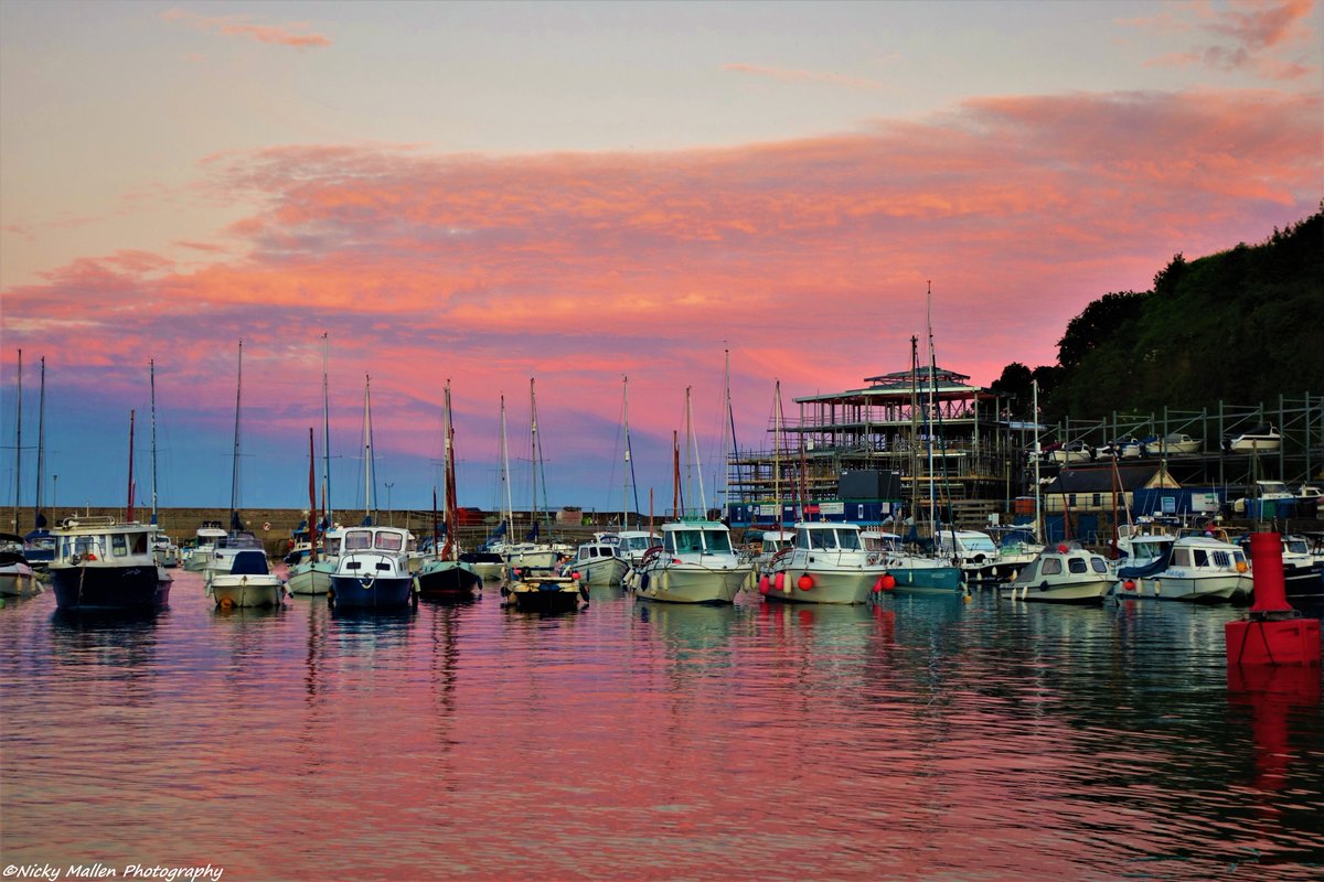 More Welsh Magenta over Saundersfoot from <a href="/MySaundersfoot/">Love Saundersfoot</a> #WelshPassion from #PeoplewithPassion at #ItsyourWales