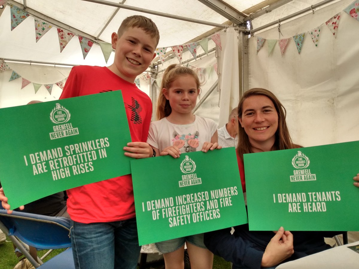 AliTee11's tweet photo. Solidarity with the FBU
#grenfellneveragain https://t.co/Ixz7ItAee1