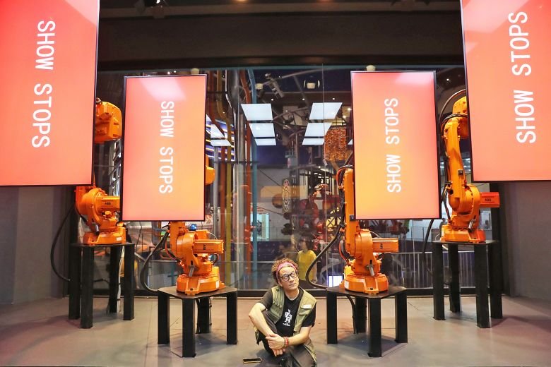 Tojek_VFX's tweet image. Great article in Singapore's top newspaper, The Straits Times @STcom about @AndyRobot and his newest #roboScreen installation there. straitstimes.com/singapore/he-d…