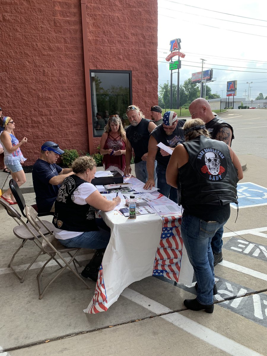 1035WIMZ's tweet photo. Getting ready to ride from @BOOTLEGGERHD to Brushy Mountain State Penitentiary for BBQ, music and a silent auction all to raise money for @GarySiniseFound https://t.co/vbpHj3mpwk