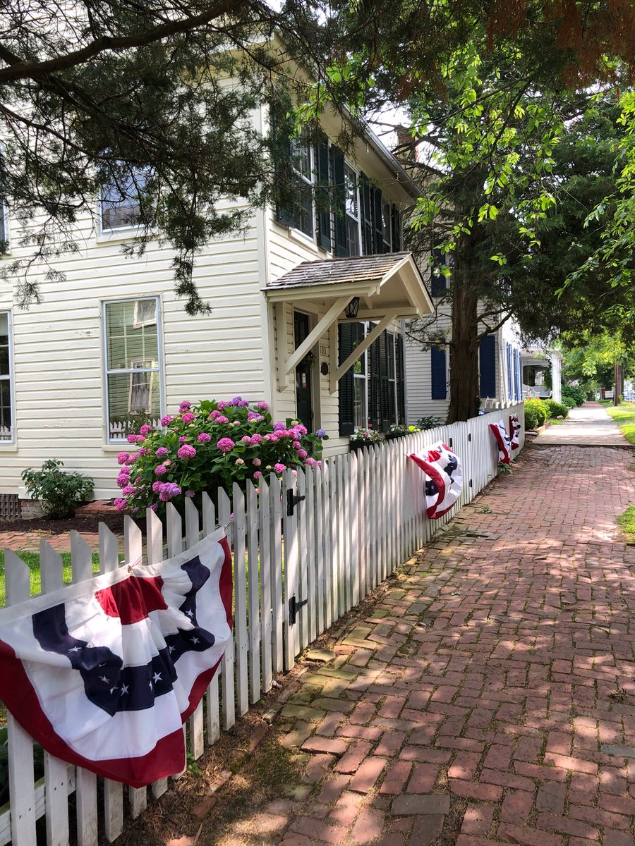 CarefreeMermaid's tweet photo. Do you live near the East Coast? If you’re looking for the perfect place to visit this summer - check out my post on St. Michaels, MD. A sweet little town on the WATER with lots of history and LOTS of charm!
https://t.co/h6rOLANwuu https://t.co/dW0QmJXKXm