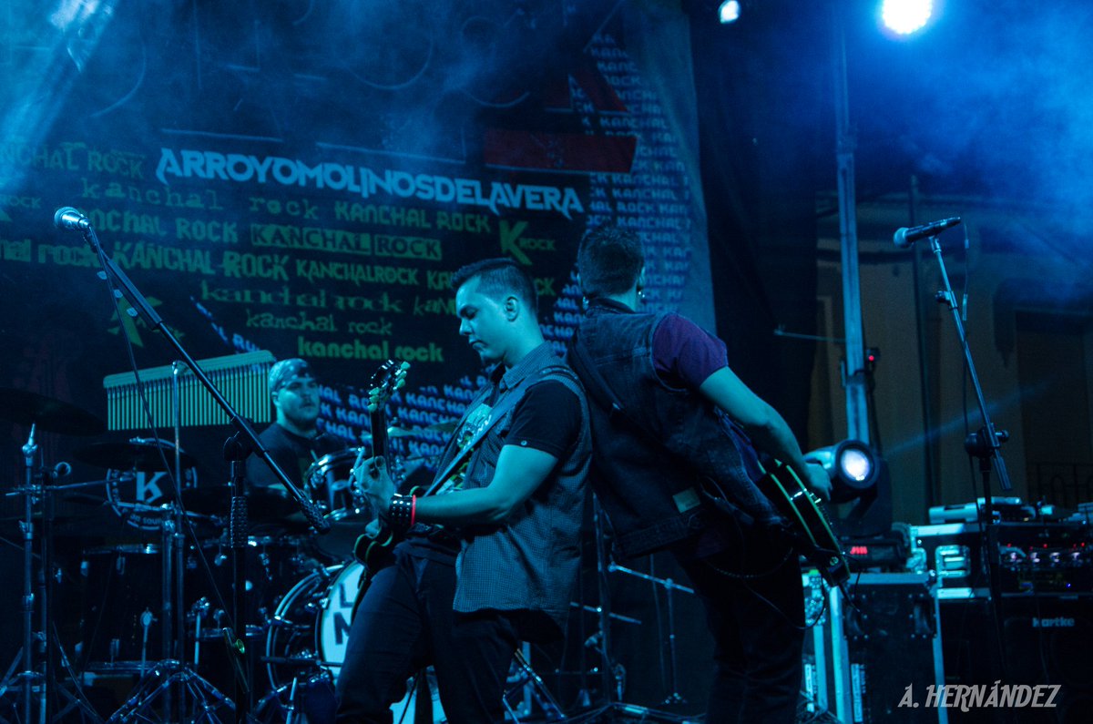 Ahi estabamos hace dos años en Arroyomolinos de la Vera dando caña en el #kanchalrock. Este año repetimos con mas ganas si cabe!! TE APUNTAS?? 
#Rock #Concierto #Festival #Extremadura #Cáceres #Descendientes #ArdePorDentro #Novedades #Diversion #Fiesta #FelizSabado #RockIsAlive