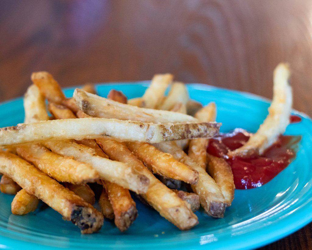 HolyCrossDining's tweet photo. French Fry Day is an easy day to celebrate because they're so good!! Don't forget the ketchup!! See you in Kimball for lunch or dinner! Yum!!!
#hcdining #collegeoftheholycross
#summertimeeats #FrenchFryDay https://t.co/bFlQJBySvb