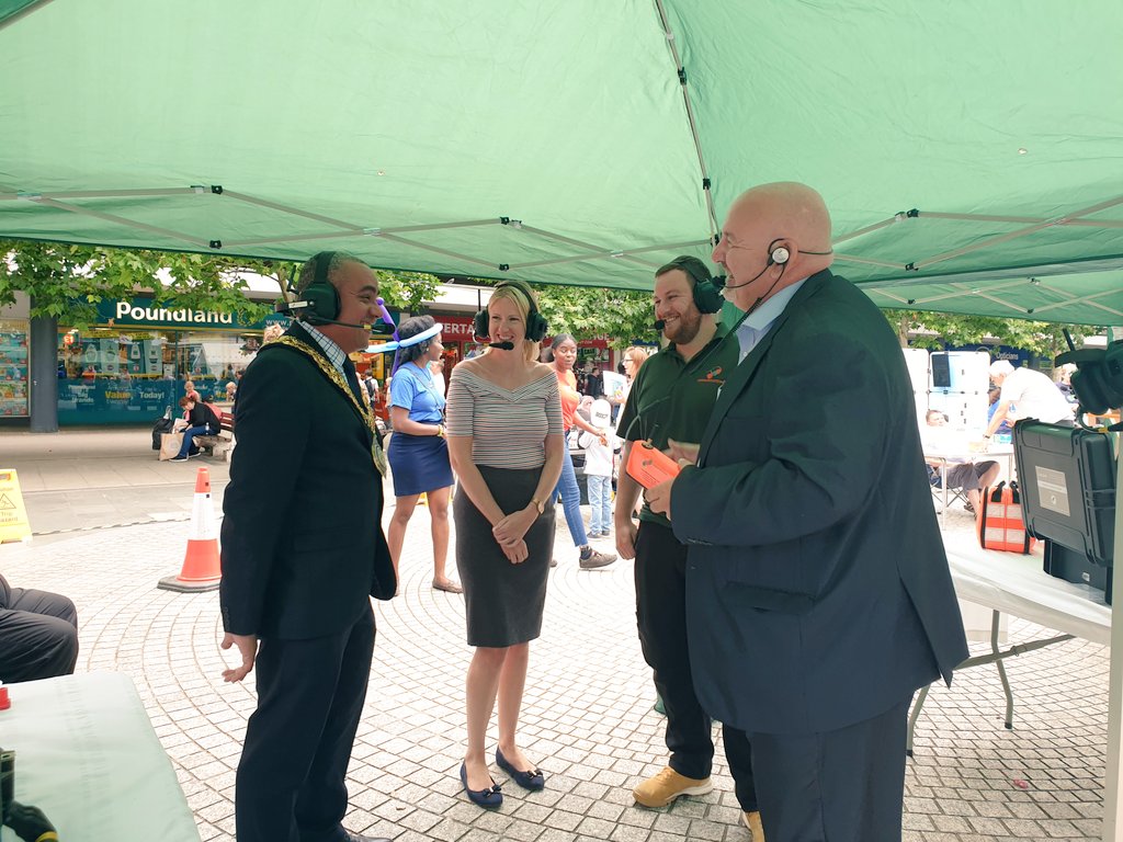 It was a pleasure to have a visit from the Mayor of Basildon @cllrdbs at the Annual #Basildon Street Science Fair this afternoon, we look forward to seeing you again in the week