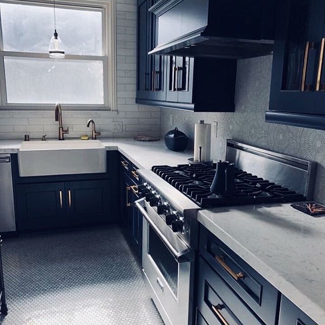 HeavenlyRecipe's tweet photo. I’m over here in dreamland and looking for “sexy kitchens”. This is by far the sexiest kitchen I’ve found yet!

If you could have a dream kitchen what would it look like? What are must haves? 
#myheavenlyrecipes #kitchens #dreamkitchen #heartofthehome https://t.co/xs89tmjHhX https://t.co/dbCL7UIyQB