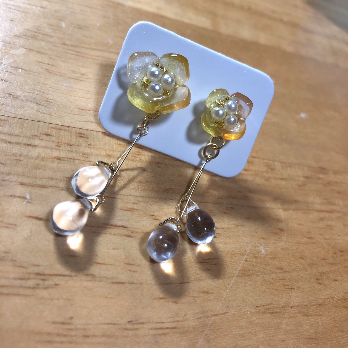 manaT_handmade's tweet photo. そういえば最近また作ったよ🤞
左右の大きさ揃えきらん〜〜😌

#レジン #ピアス #イヤリング #ハンドメイド #hamemade  #プラ板 https://t.co/Hv0meObdmA