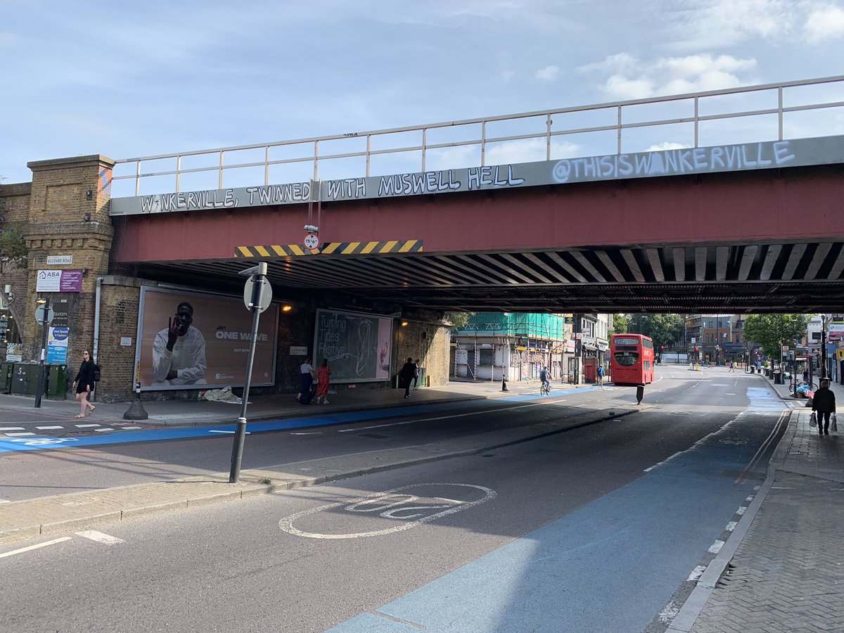 smudgenelli's tweet photo. The Clapham graffiti artist and apparently we’re now twinned with Muswell Hill.......... #Clapham #Wankerville https://t.co/jbGh3OLmLi