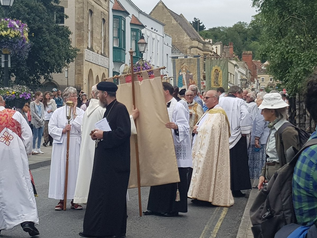 preparations for the afternoon procession #GlastonburyPilgrimage