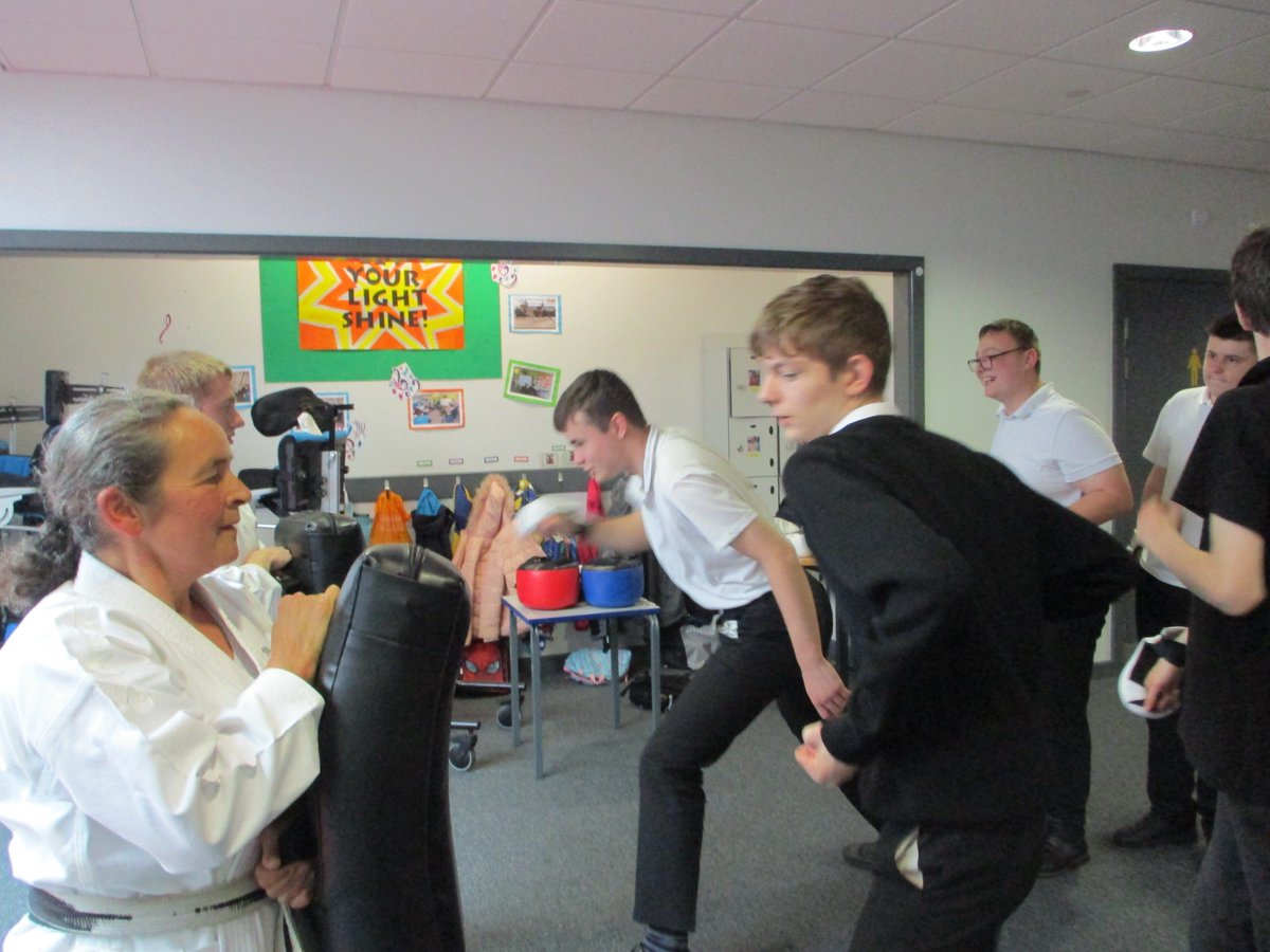 NCEA_Castle's tweet photo. Thank you to Trish and Dan from Ashington #ShotokanKarate club for delivering fantastic karate taster sessions for us yesterday. Our pupils and staff thoroughly enjoyed the experience #ActivityDays2019 https://t.co/WTFrwQDkvG