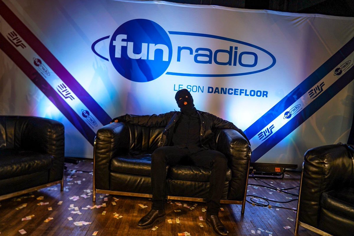 funradio_fr's tweet photo. Hier soir aprΓ¨s son mix ππ» @Malaamusic Γ©tait avec nous sur #FunRadio #FunRadioEMF πβͺοΈβ₯οΈ https://t.co/0ayZRoZ3qz