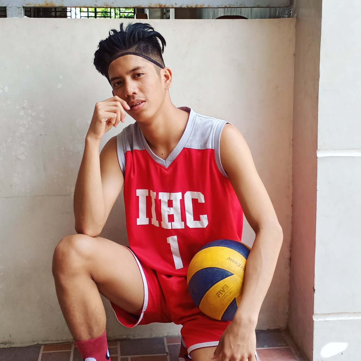 JakeTovera's tweet photo. #trainingday 🏐😉 https://t.co/KWHwAkYuEk