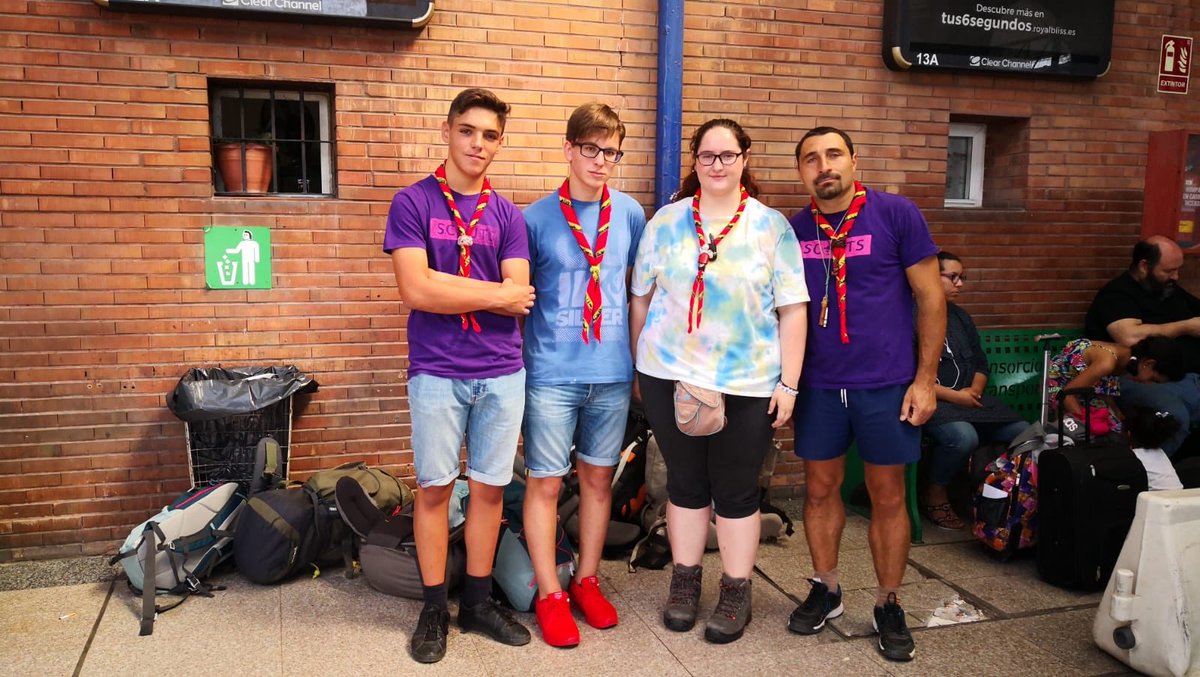 SdAMalaga's tweet photo. 🇪🇸 🇺🇸 El contingente malagueño, camino al Jamboree. 
Después de los grandes momentos, quedan inolvidables recuerdos. 
Disfrutar de vuestro viaje y conocer a hermanxs de todo el mundo. https://t.co/47YRaVLCvH