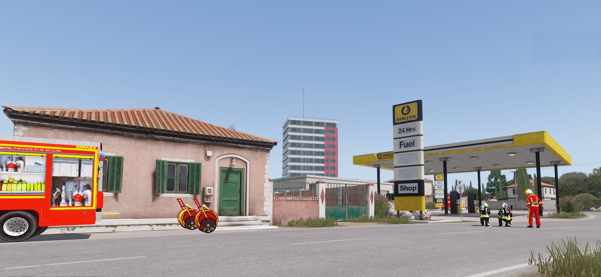BSPM_ARPF's tweet photo. Intervention en Cours des Sapeurs-Pompiers à la station service de La Trinité. Soyez prudent dans le secteur.
Une fuite de carburant sur la voie publique est à l'origine de l'incident. 
#Communication #BSPM #ARPF @ArmaRPFrance 
Une dizaines de SP et 6 véhicules sur les lieux https://t.co/2amvoE2gn5
