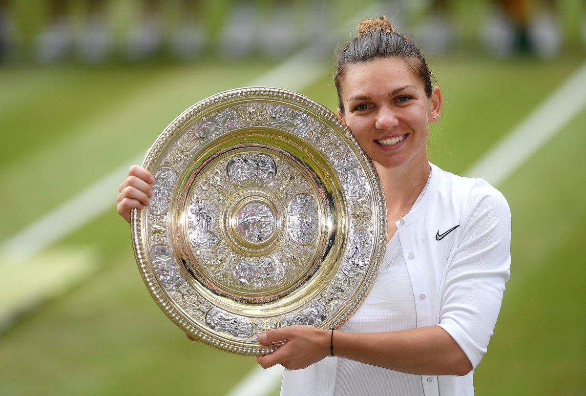 TennisChannel's tweet photo. Queen 🌿 👑

Your 2019 Wimbledon Champion, @Simona_Halep.
#Wimbledon https://t.co/OOue9IIsDu
