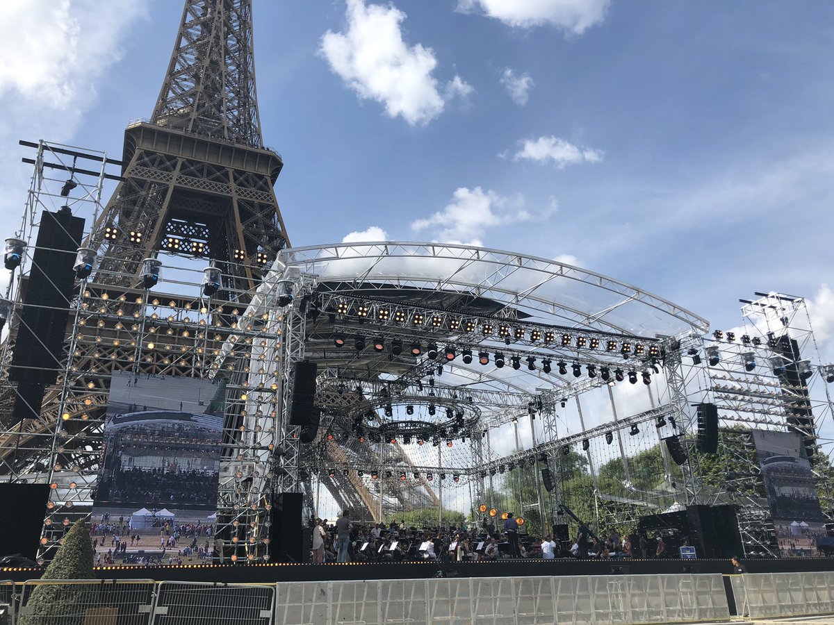 ChampdeMars Début des répétitions pour le en direct du ChampdeMars