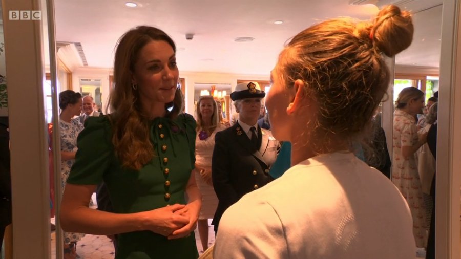 tennis_photos's tweet photo. .@Simona_Halep finally meets The Duchess of Cambridge! https://t.co/S9GncKiO6Z
