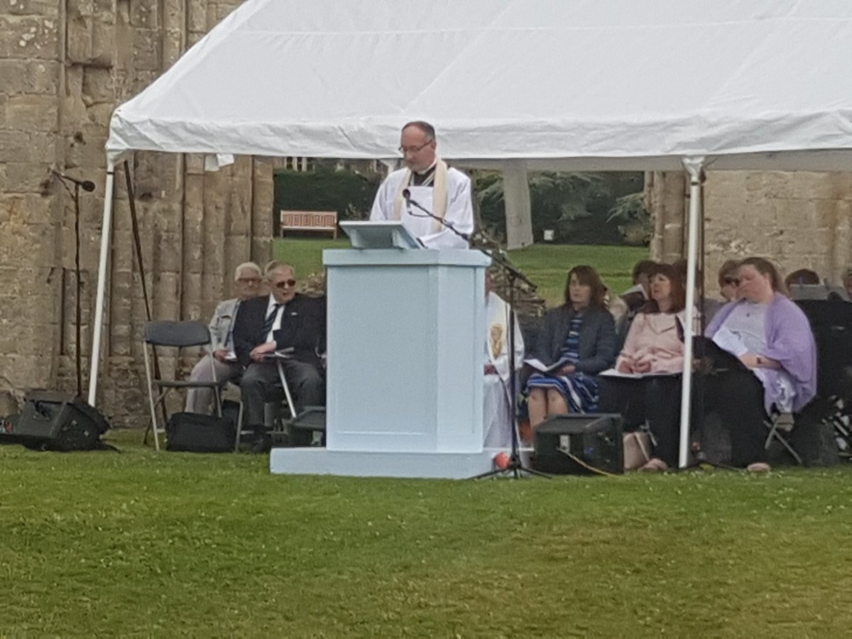 Fr Will Hazelwood offers a meditation as we adore Jesus in the Blessed Sacrament.  Jesus is in Mary's heart, he is everything to her