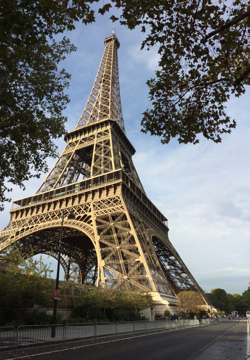 eiffel tower speaker