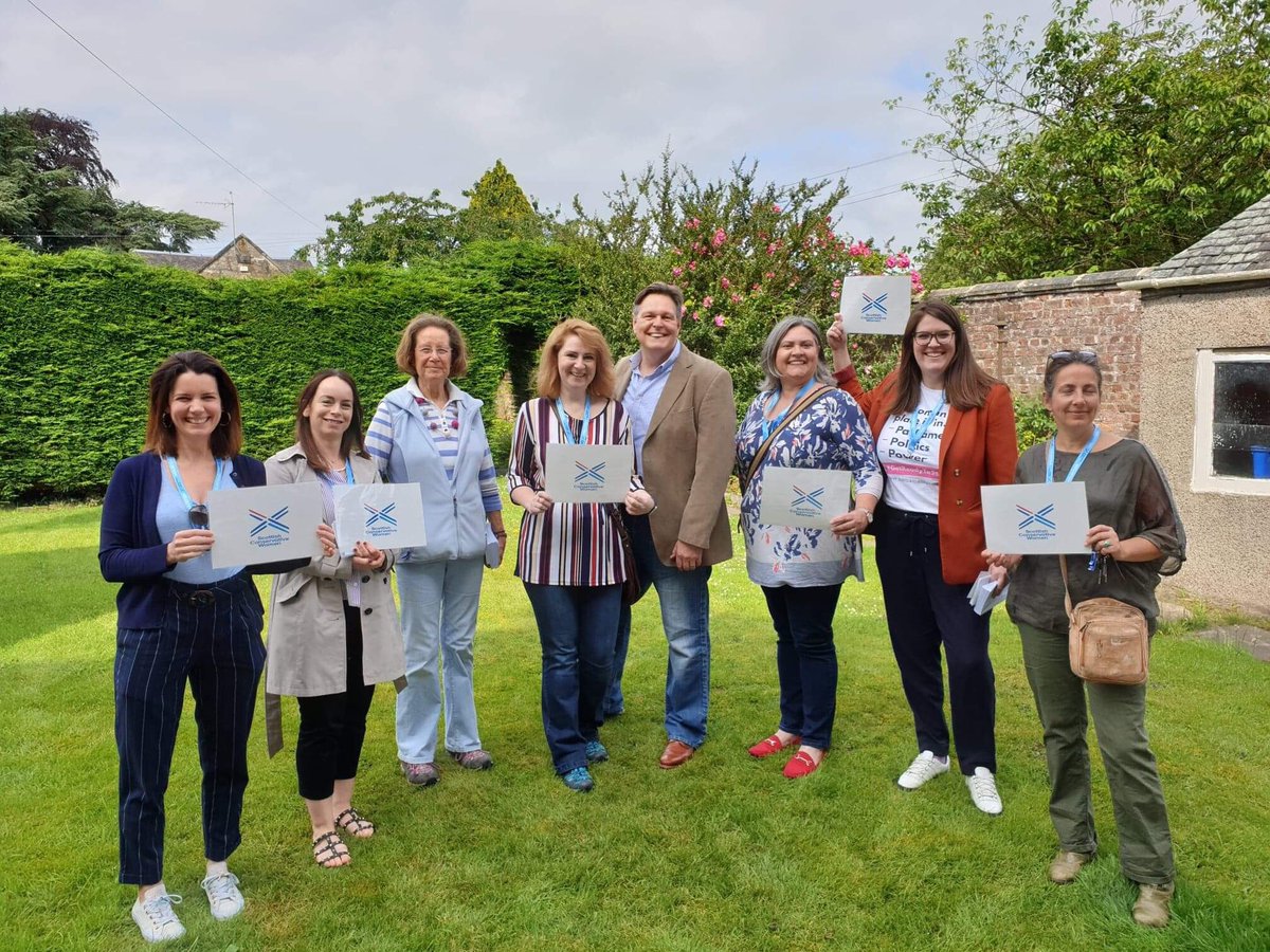 scottorywomen's tweet photo. We travelled from ⬆️➡️⬇️and ⬅️ today to canvass in Stirling☀️ for @stephenkerrMP. Great fun was had and we even managed a business lunch after🙏 #teamSCW #SCWomen #multitaskers @ScotTories @Conservatives @w2wScotland @Thegirlwho @LukeGrahamMP @GallacherMeghan @AndreaGee79 https://t.co/h1H5JQyzBk