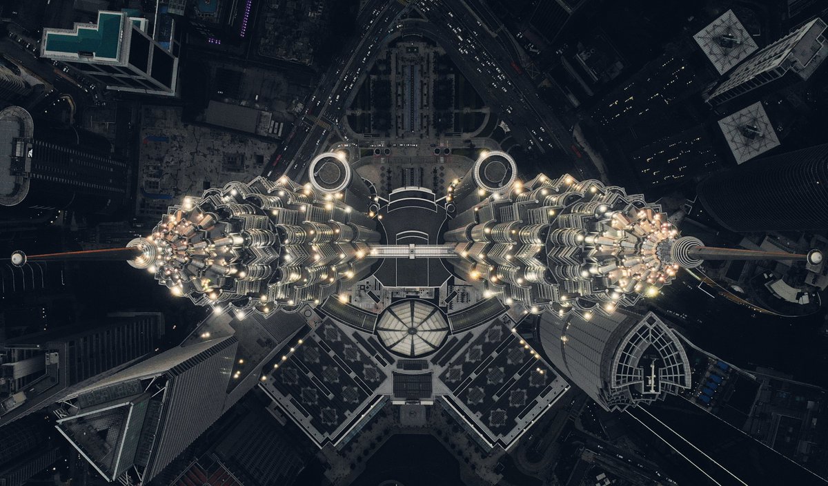 Petronas Towers from 1600ft. Mavic Air. 

#kualalumpur #kl #malaysia #petronas #petronastowers #drone #dronestagram #mavic #mavicair #dji #skyscrapers #night #metropolis #city #aerial