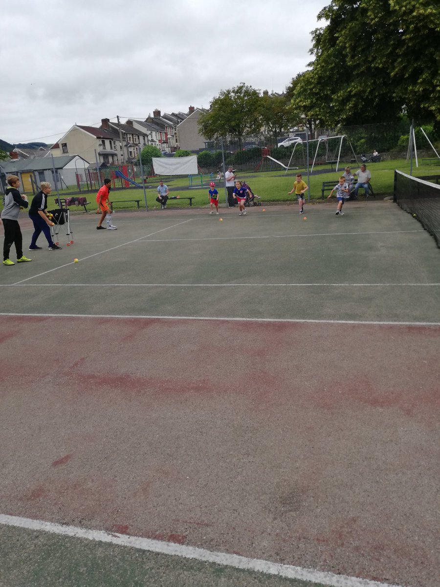 GPRacketSports's tweet photo. Great turnout this morning at Six Bells Park for the Junior Tennis sessions.  Big thank you to @ALC_SECONDARY Sport Leaders for helping with the sessions.  You were all fantastic! 👍🎾👏😃 https://t.co/LKtQS243fn