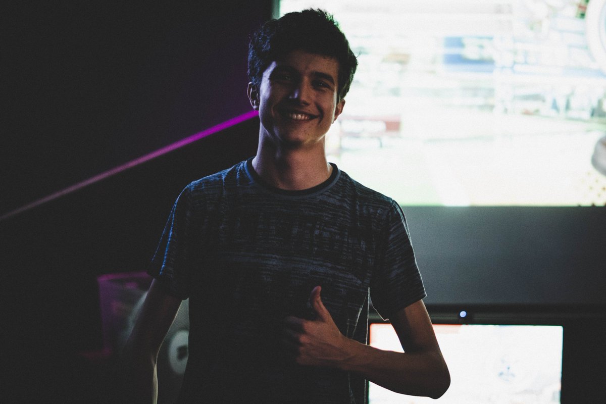 clutchunited's tweet image. Wir suchen den besten Mario Kart 8 Deluxe Fahrer im Raum Stuttgart - Lukas “p4nplays” Brinkmann gewinnt die erste Challenge. 

Lest die ganze News auf Facebook: facebook.com/clutch23.de/po…

#clutch23 #teamclutch #mariokart #nintendo #bar #stuttgart #esport