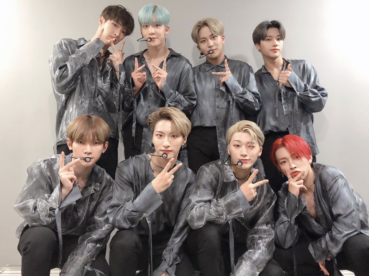 ATEEZofficial's tweet photo. [📷] TODAY ATEEZ
　
뜨거운 태양 아래에서 고생 많았던 에이티니를 위해😭
더운 여름을 물리치는 건배~ 건배~🥤🎶
　
#TODAY_ATEEZ #ATEEZ #에이티즈 https://t.co/t24LSYInrW