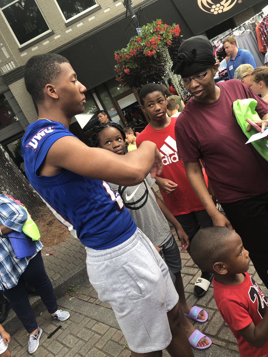 UWGAthletics's tweet photo. Xyre Wilson promoting #JuniorWolves2019 at the Southwire Back-To-School event #WolvesInTheCommunity https://t.co/YEbmFm3ZvU