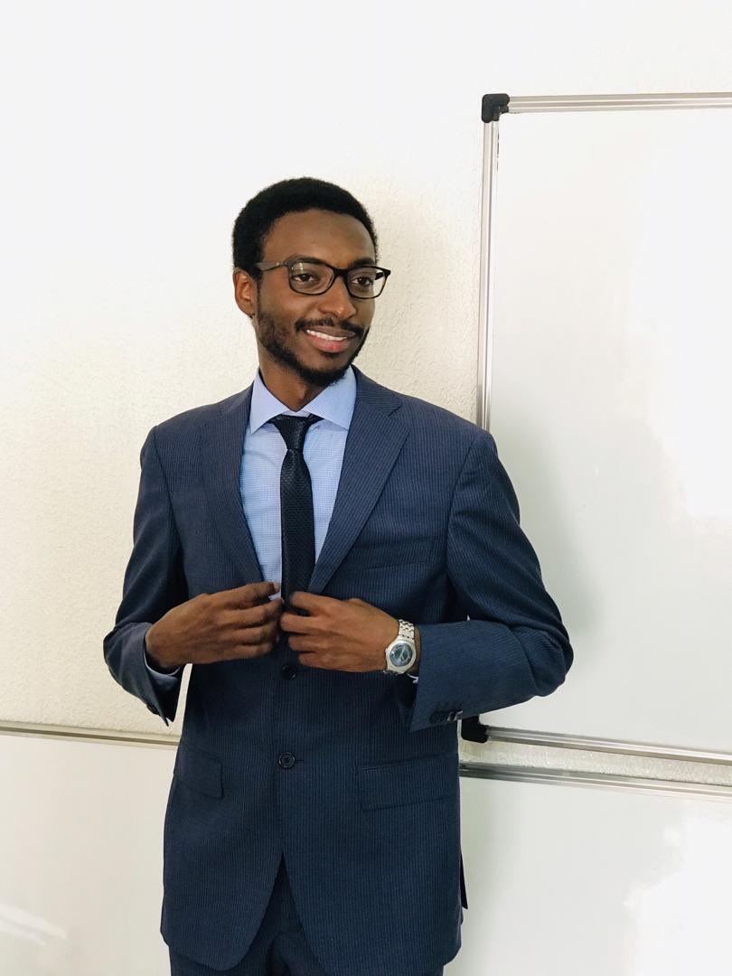 abakar_amine's tweet photo. Bonjour Twitter. Officiellement ingénieur en réseau et télécommunications. https://t.co/jPBVIuDdzk