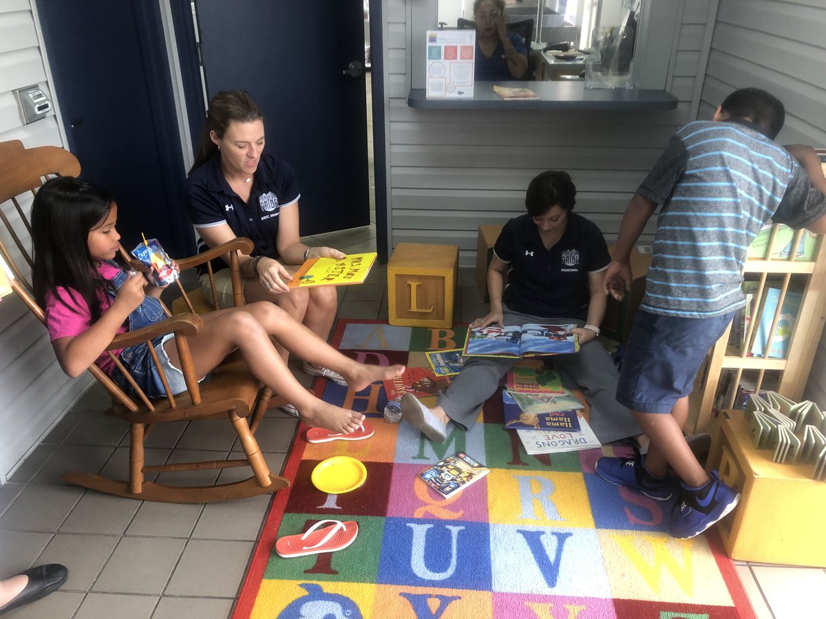 HeatherMKoester's tweet photo. Pop Up Neighbor through Laundry in Port Charlotte this morning. Now- 1pm all Laundry is being done for free thx to the generosity of The Patterson Foundation and Suncoast Campaign for Grade-Level Reading. 4007 S. Tamiami Trail. Spread the word, and share the joy! #Popupneighbor https://t.co/16d54oFuEs