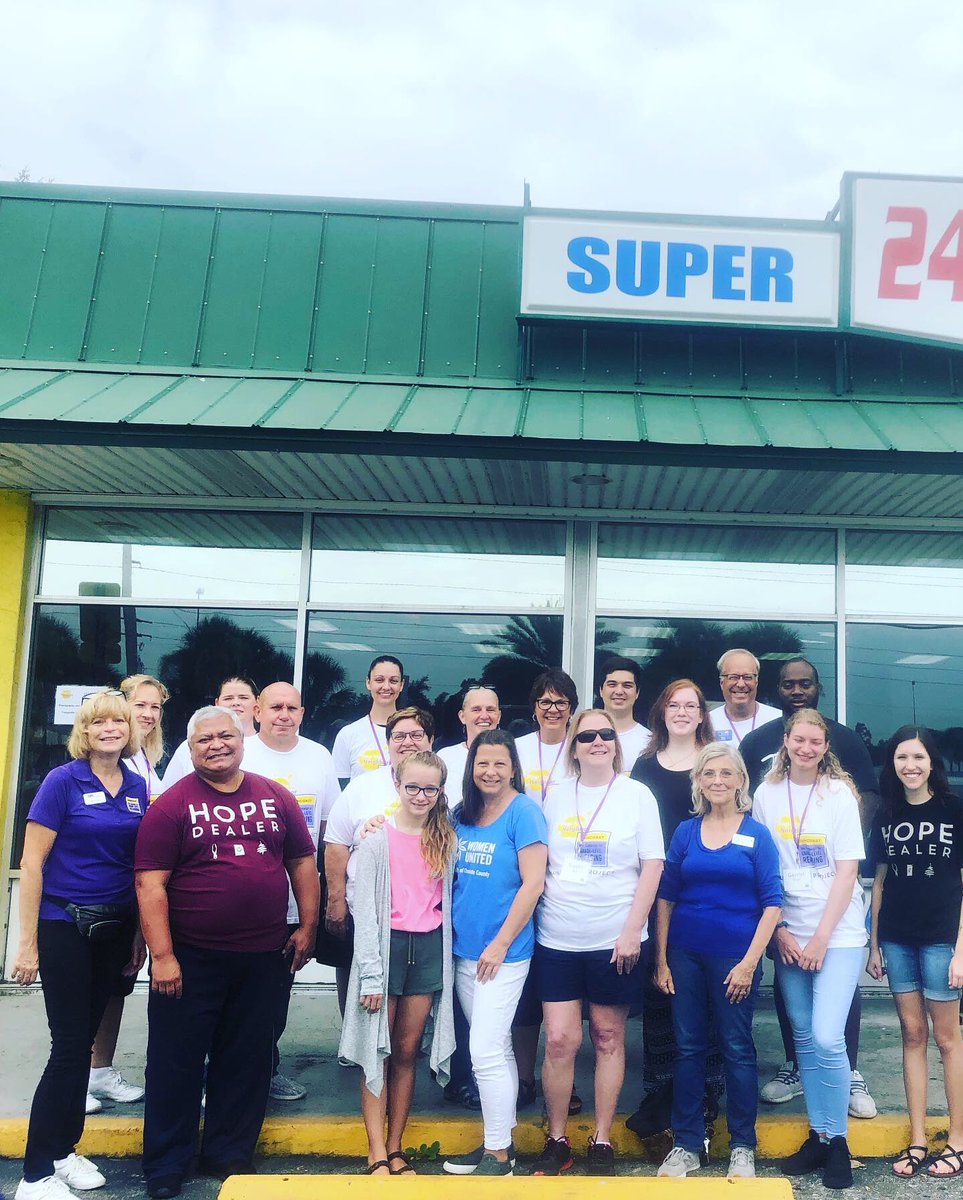 HeatherMKoester's tweet photo. Pop Up Neighbor through Laundry in Port Charlotte this morning. Now- 1pm all Laundry is being done for free thx to the generosity of The Patterson Foundation and Suncoast Campaign for Grade-Level Reading. 4007 S. Tamiami Trail. Spread the word, and share the joy! #Popupneighbor https://t.co/16d54oFuEs