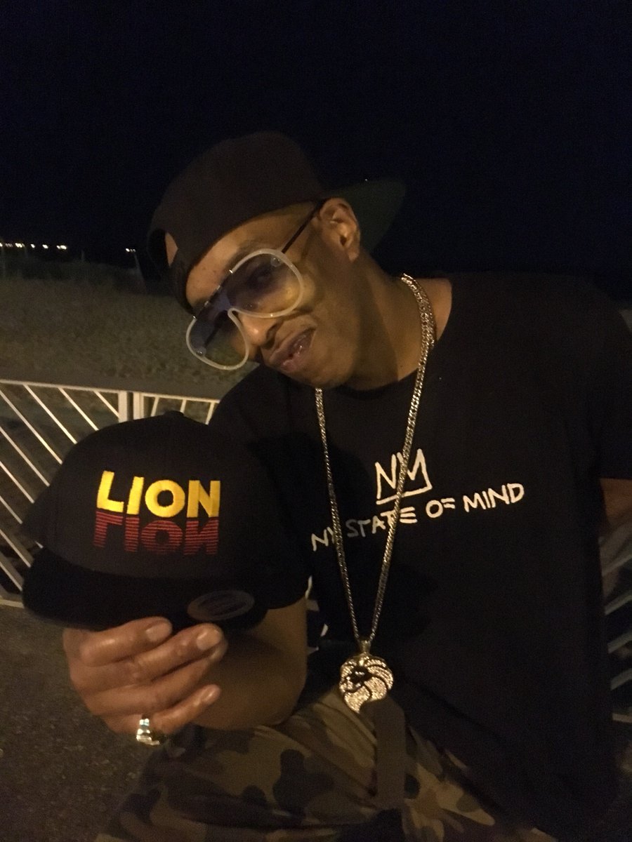 TheRealDane1's tweet image. 🚨Thanx for supporting my new video🔥 "King Of Trap" keep bangn it!! &amp;amp; #Newmusic ft. DaneUno on the Foundation Album with Legendary Dope artist! #CopThat &amp;amp; StayTuned!!! 🔥