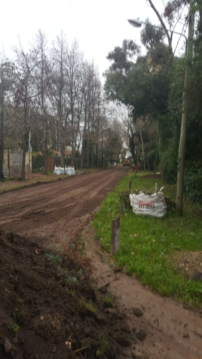 emvialmgp's tweet photo. #BuenSabado Colaboramos con la Delegación Norte en el saneo, zanjeos laterales, repaso y engranzado de los barrios ⏬

🚧La Laura, Los Zorzales y Las Margaritas🚧

#haciendojuntos #MardelPlata 
@PabloGSimoni @marianobowden https://t.co/tiqrY3mjru