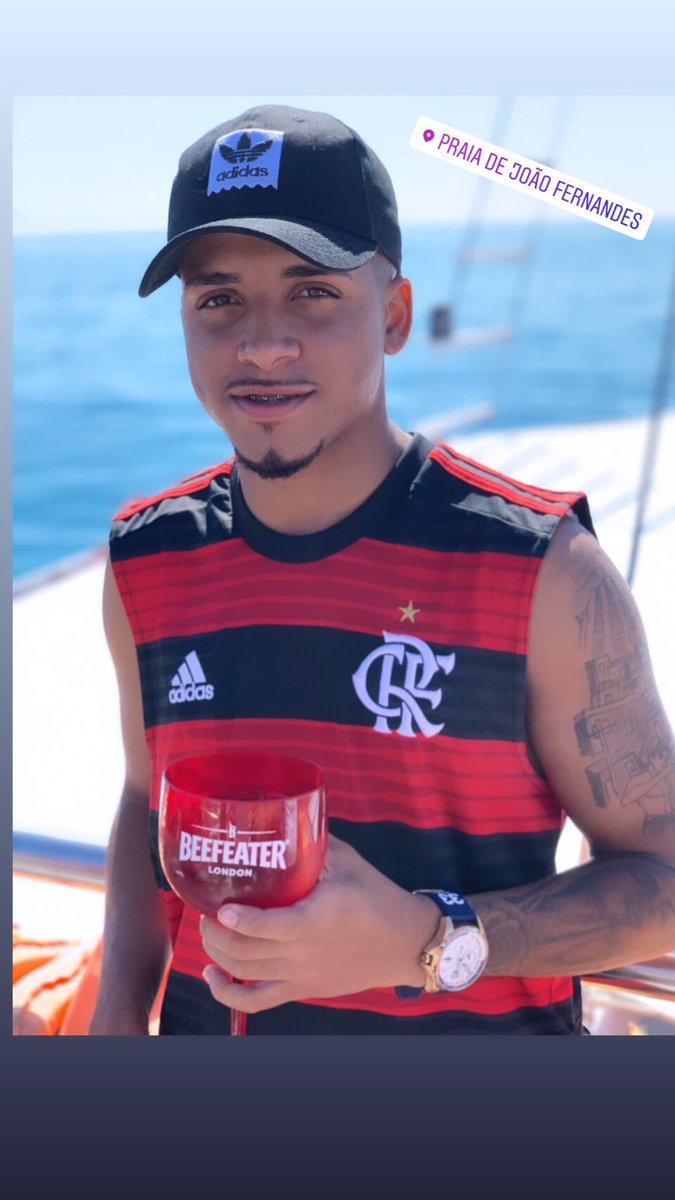 Lucasbarbeiro07's tweet photo. Folguinha 😜🍹 https://t.co/WlyPKOun2H