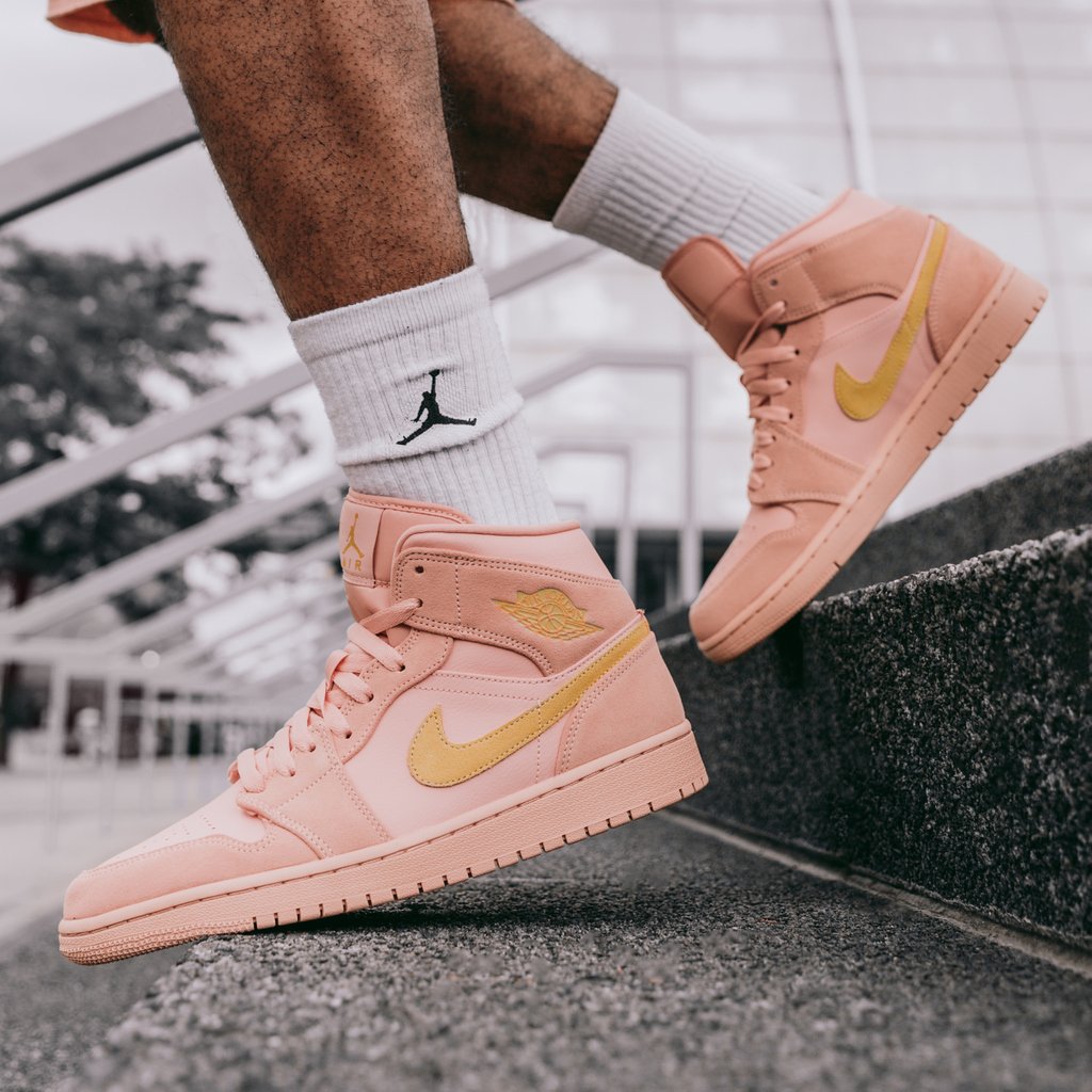 coral and gold jordan 1