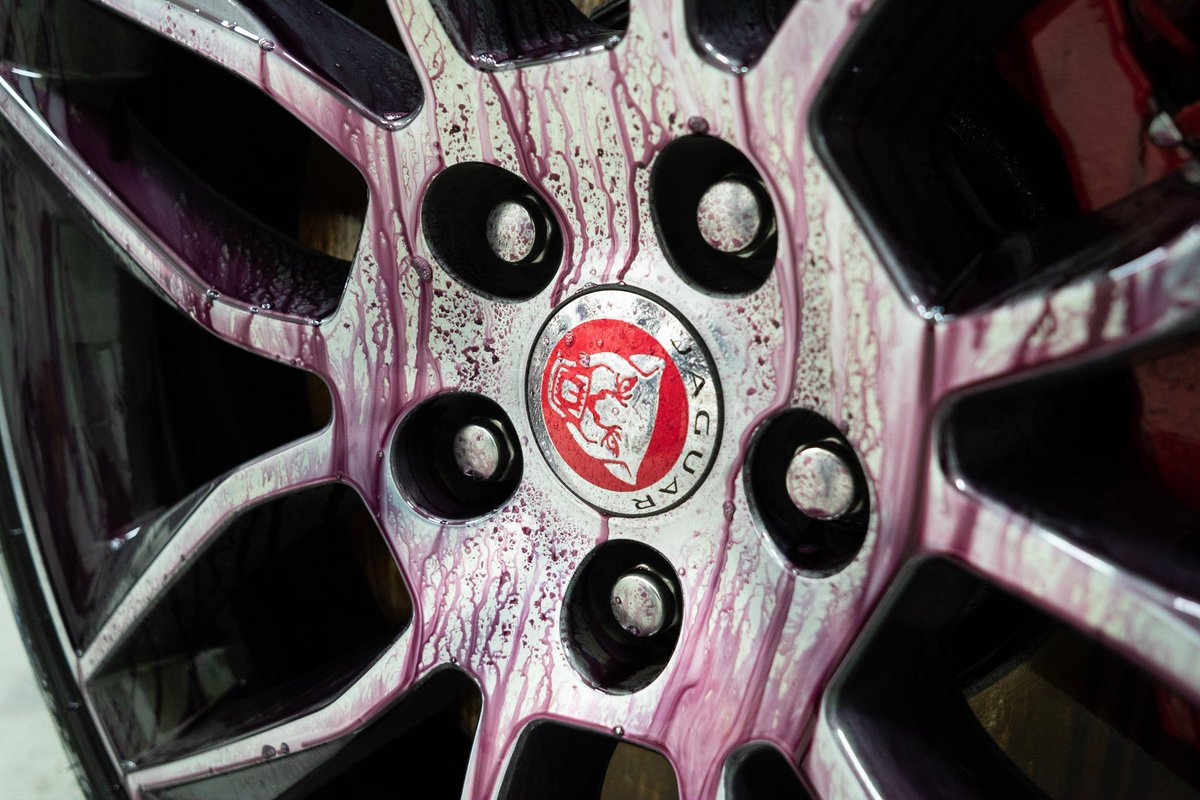 UnleashedAuto's tweet image. Dirty wheels can be a pain. Fortunately for this Jaguar, we have deep cleaned them of all brake dust and tar, and applied a Ceramic-infused sealant to make future cleaning SO easy 💦
#yqr #regina #detailing #jaguar #autodetailer