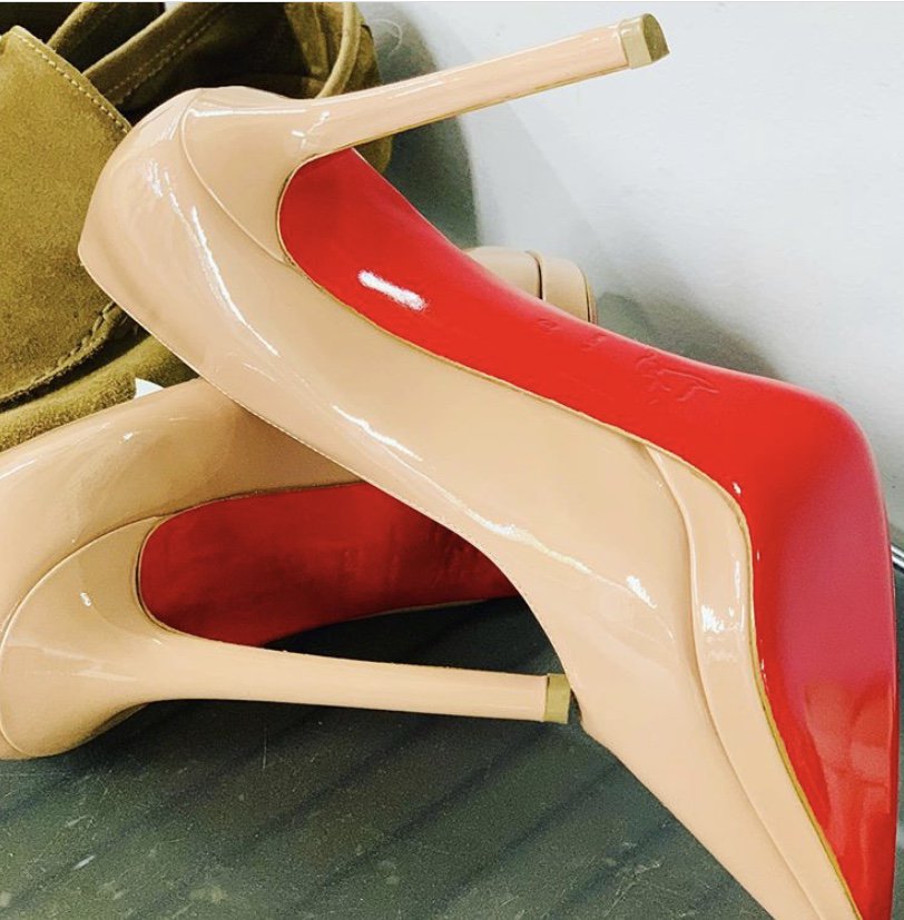 Diva4Shoe's tweet photo. Anything more satisfying than some brand new Louboutins? 🤗👠
📸: santanaleathercare (IG)

#shoes #designer #designershoe #louboutins #louboutinworld #louboutin #redsoles #louboutinshoes #louboutinheels #style #luxury #fashion #luxurylifestyle #fashionista #summer #heels https://t.co/OmuW2dWyyq