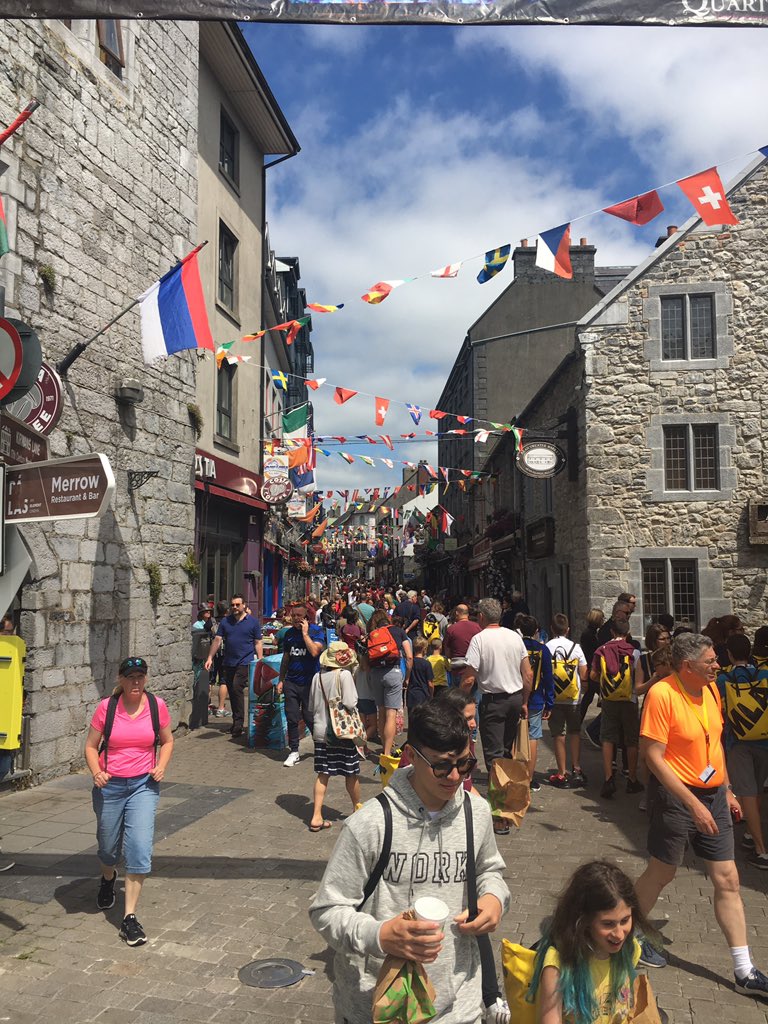 cbbarlow's tweet image. Busy streets of Galway. #wildatlanticway #travelIreland