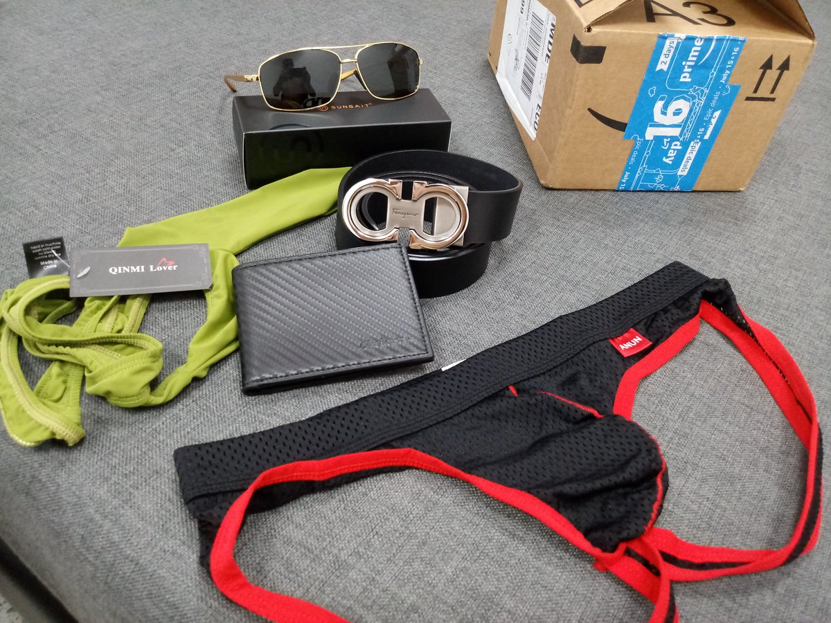 markosmiles's tweet photo. Thank you so much for all your love ....
#gift #Amazon #wishlist #HappySaturday
#thankyou. #bried #belt #sunglasses #wallet https://t.co/COdMql9PQN